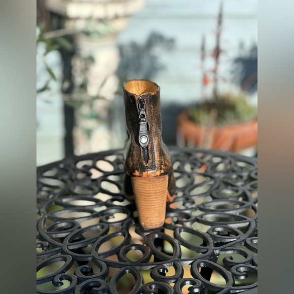 Rag & Bone — Classic Newbury Distressed Brown Leather Boots - Picture 7 of 9